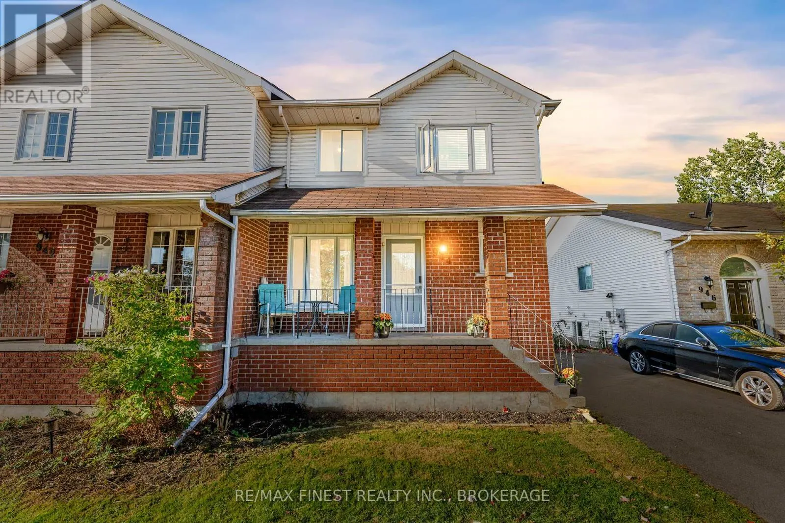 944 WARBURTON CRESCENT