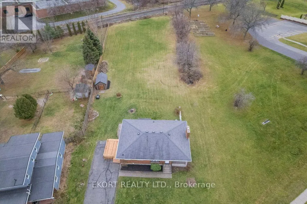 239 DUNDAS STREET W