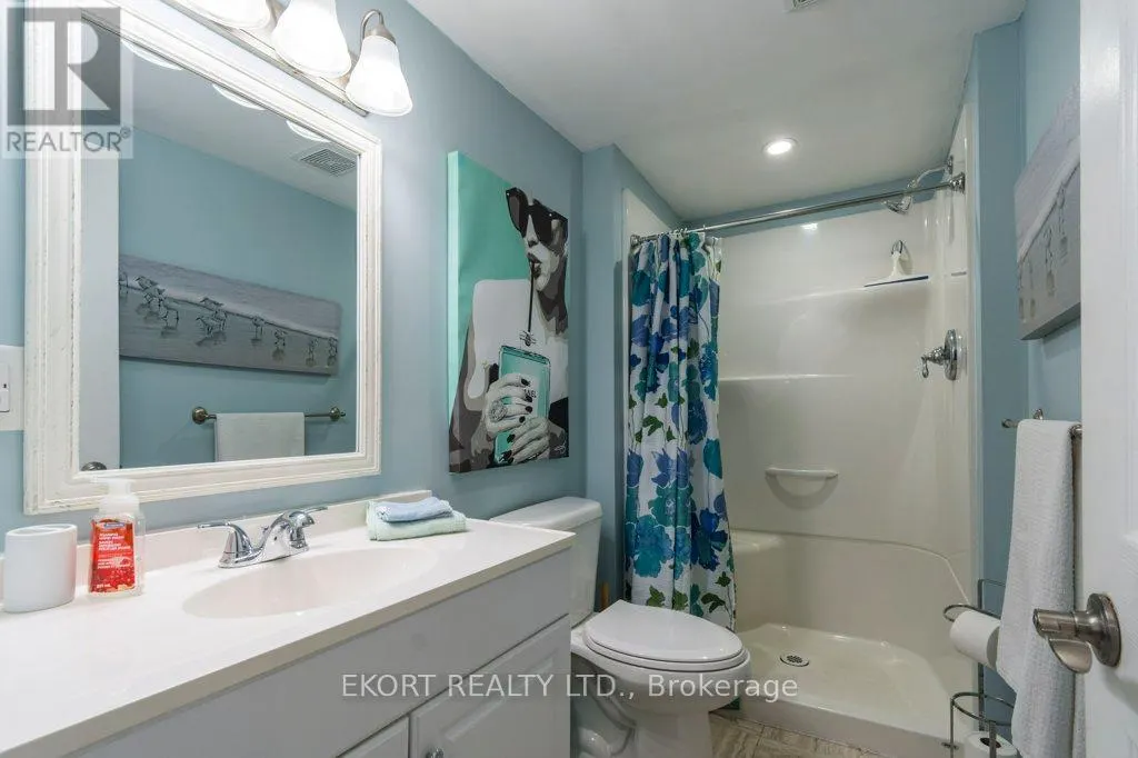 239 DUNDAS STREET W