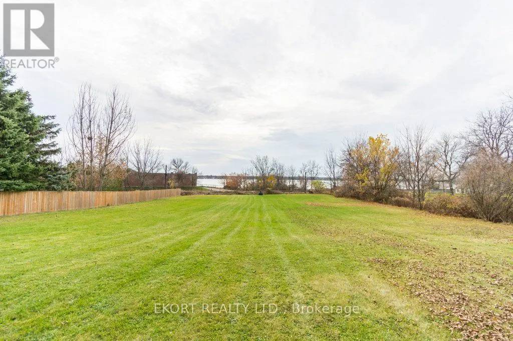 239 DUNDAS STREET W
