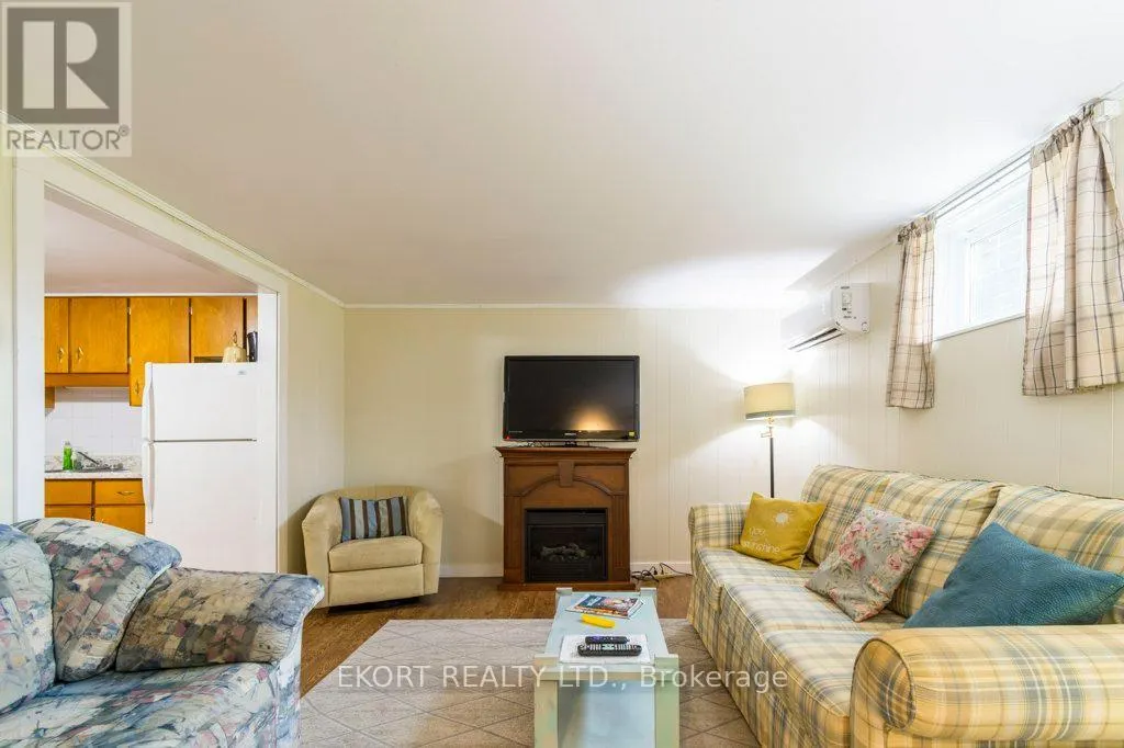 239 DUNDAS STREET W