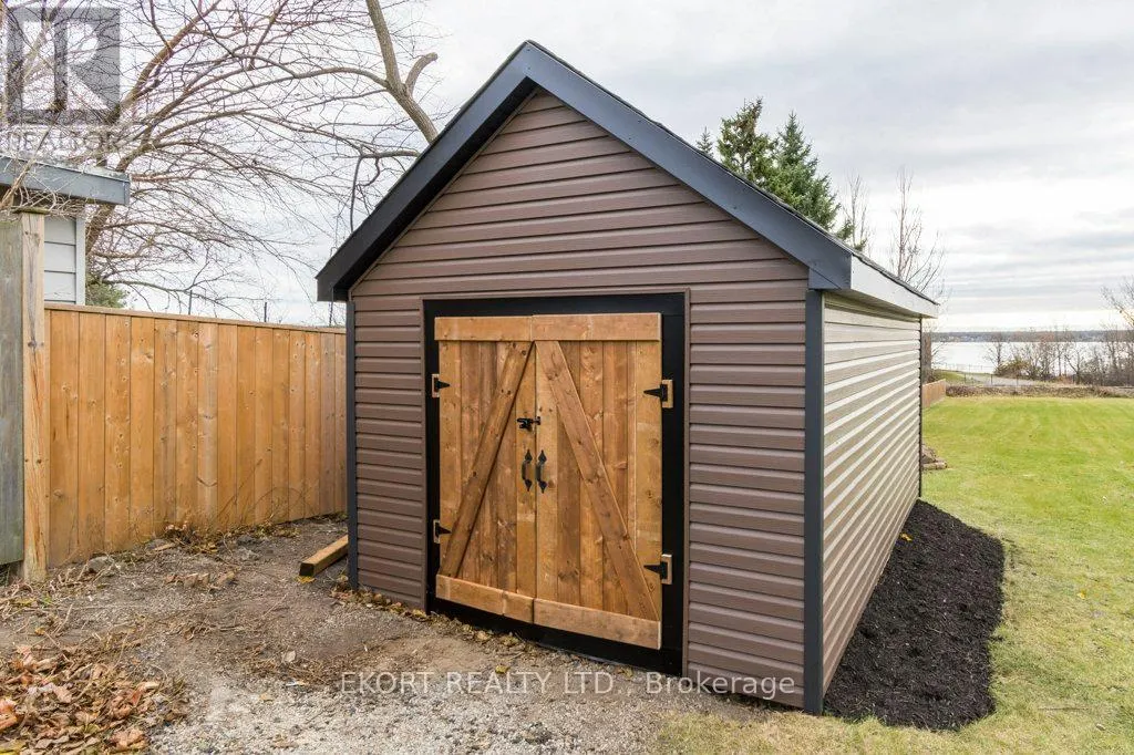 239 DUNDAS STREET W
