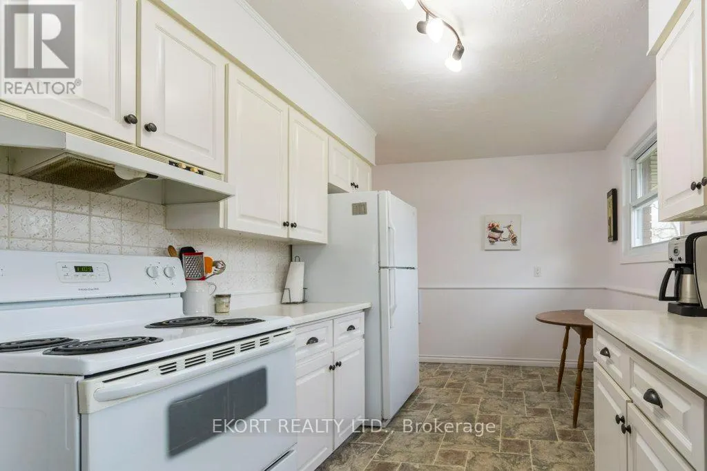 239 DUNDAS STREET W