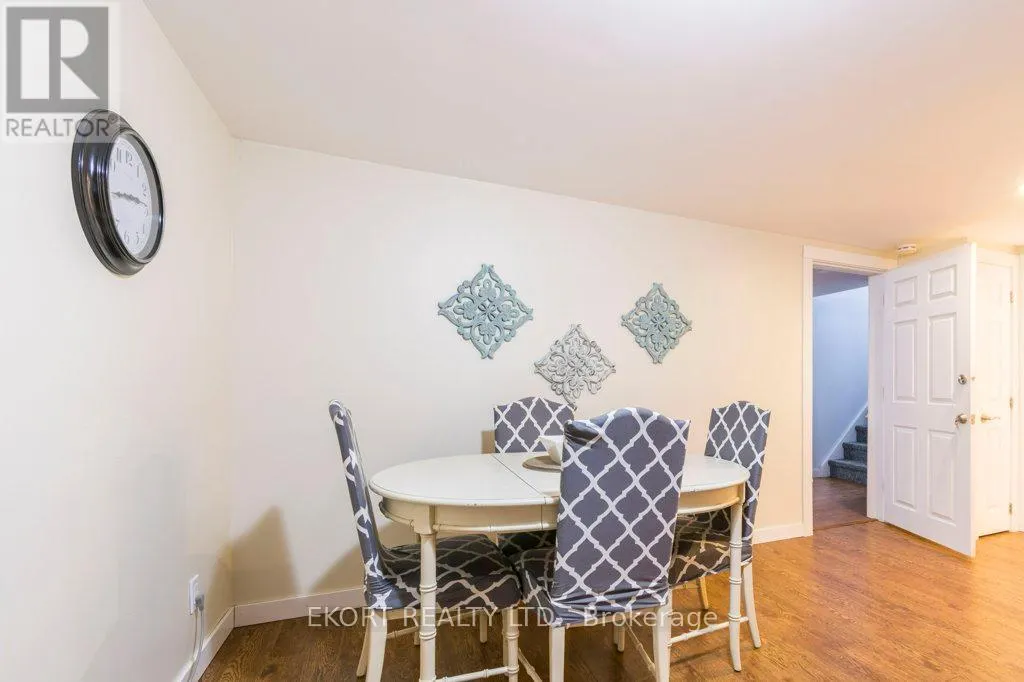 239 DUNDAS STREET W