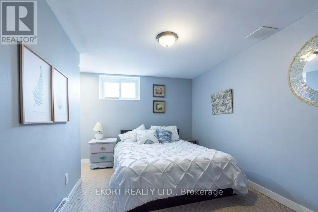239 DUNDAS STREET W