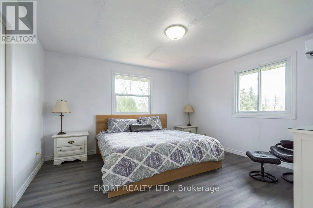 239 DUNDAS STREET W