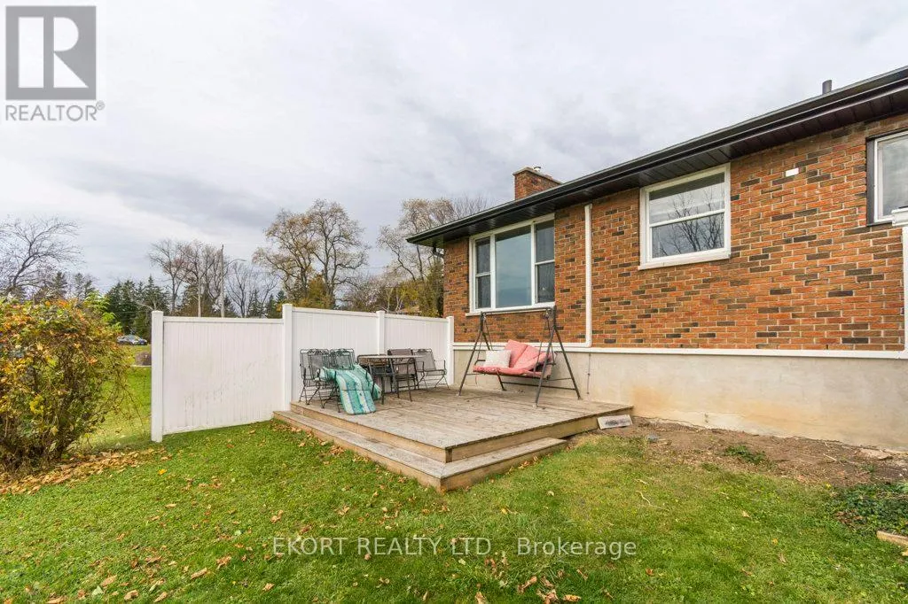 239 DUNDAS STREET W