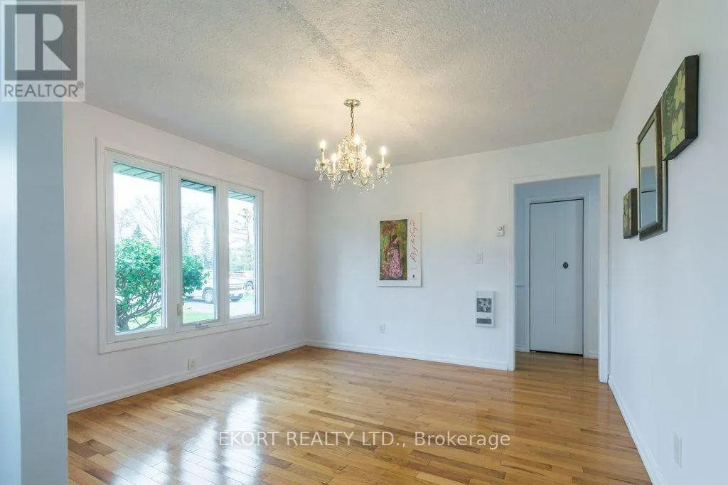 239 DUNDAS STREET W