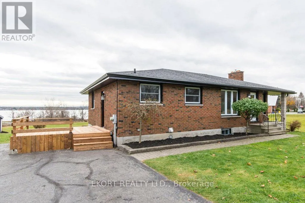239 DUNDAS STREET W