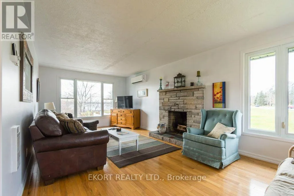 239 DUNDAS STREET W