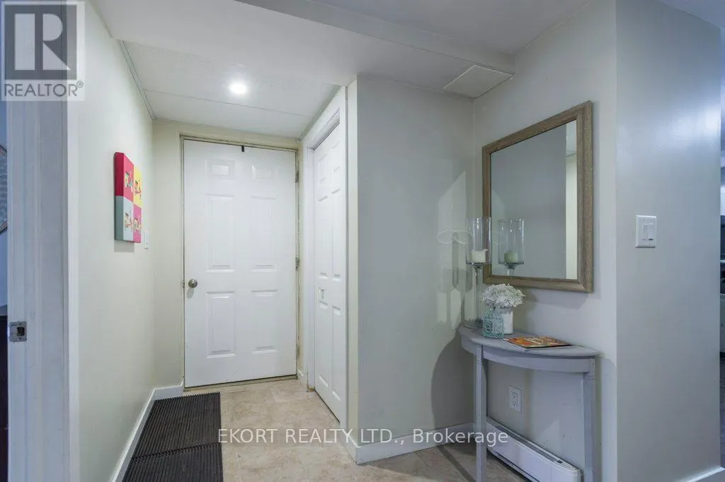 239 DUNDAS STREET W