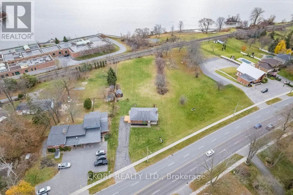 239 DUNDAS STREET W
