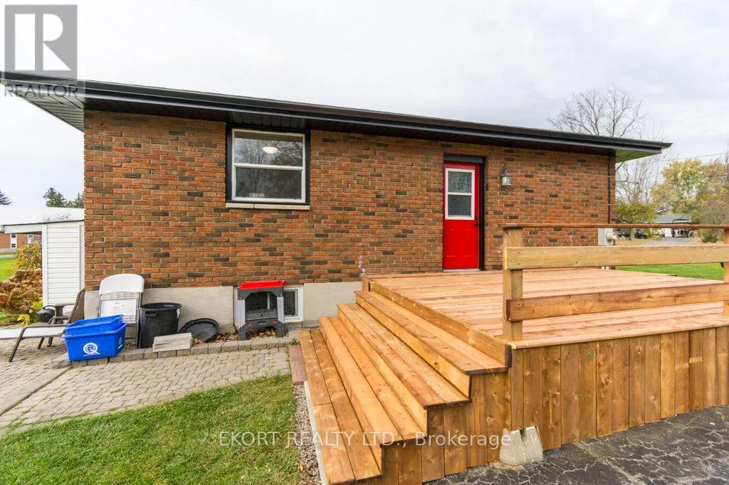 239 DUNDAS STREET W