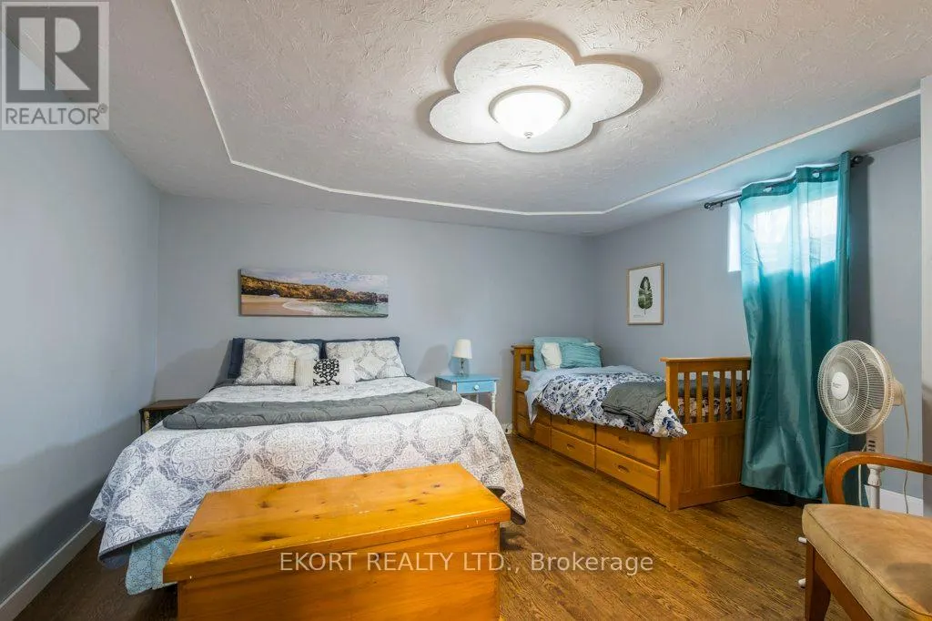 239 DUNDAS STREET W