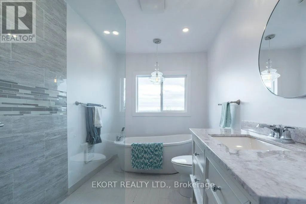 239 DUNDAS STREET W