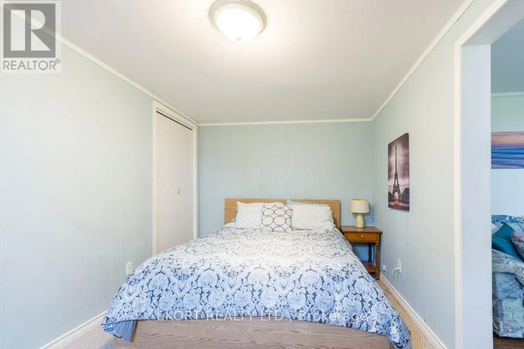 239 DUNDAS STREET W