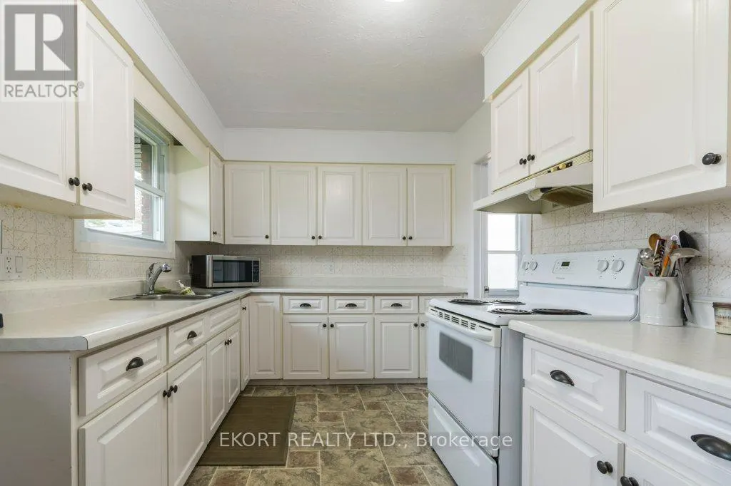 239 DUNDAS STREET W