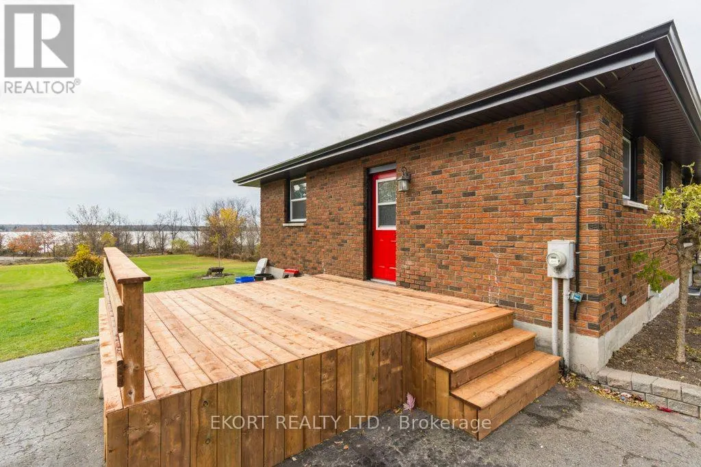 239 DUNDAS STREET W