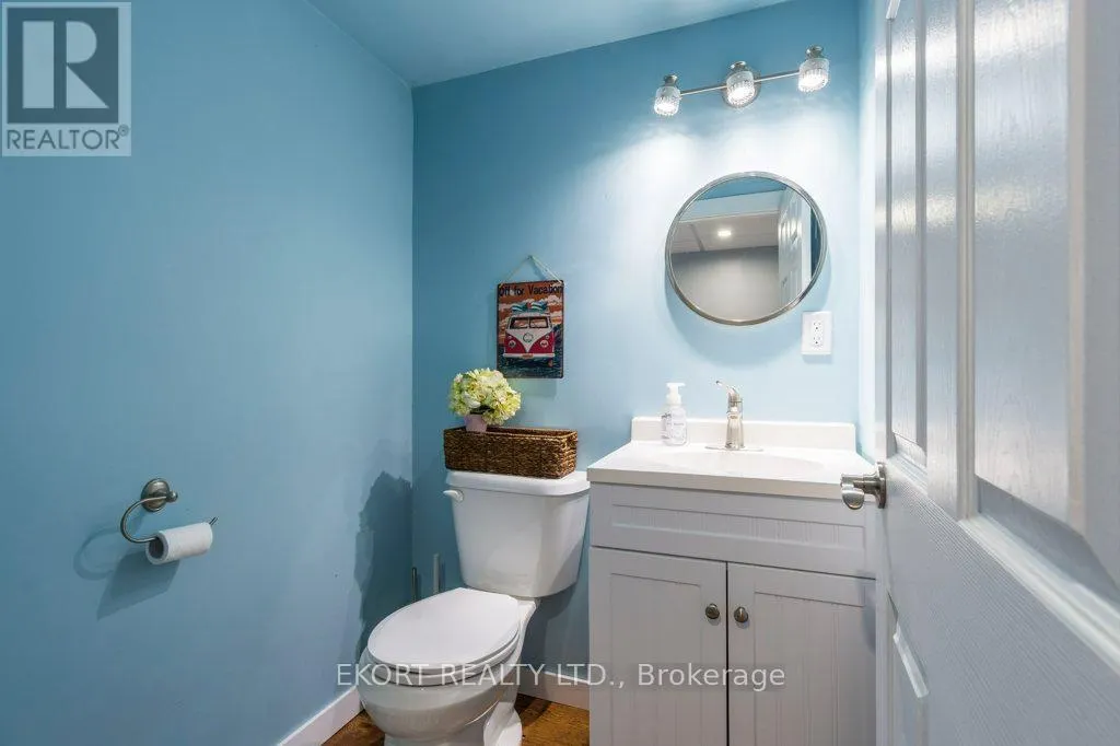 239 DUNDAS STREET W
