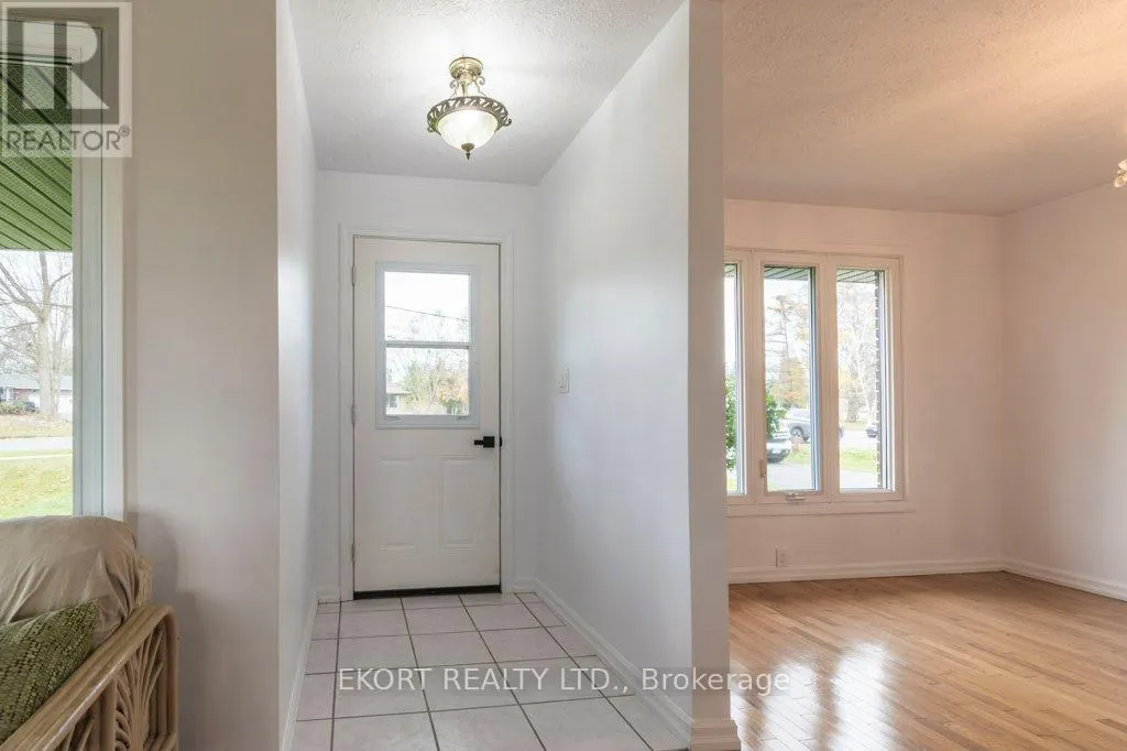239 DUNDAS STREET W