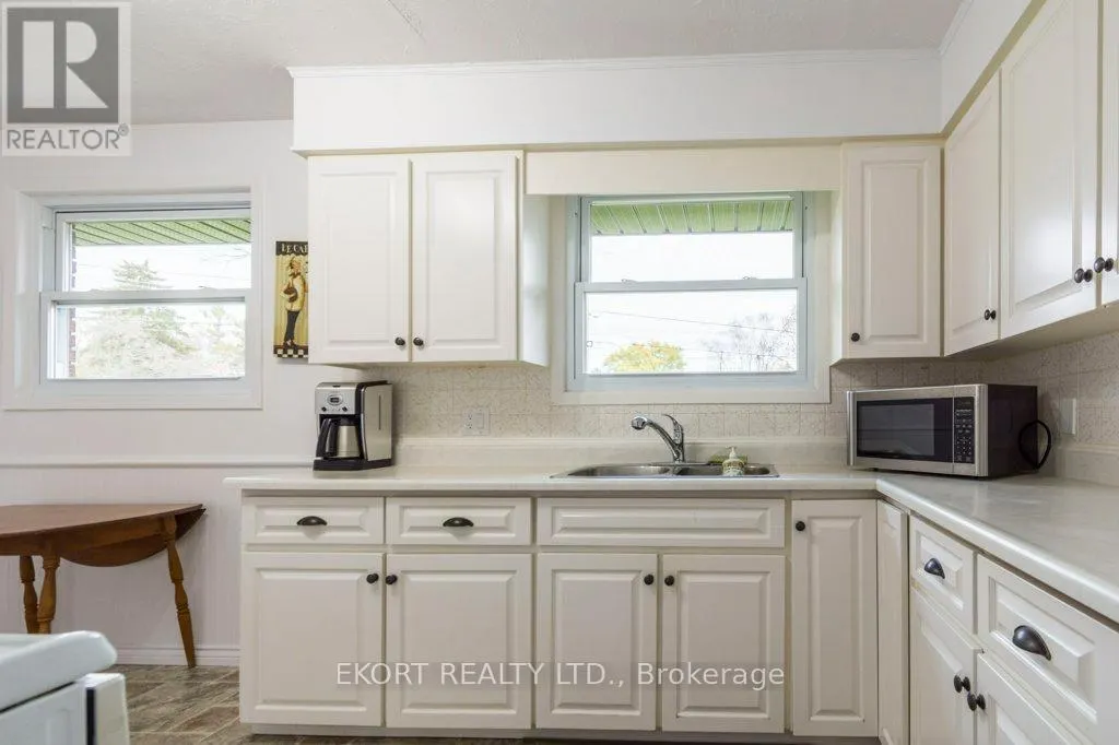 239 DUNDAS STREET W