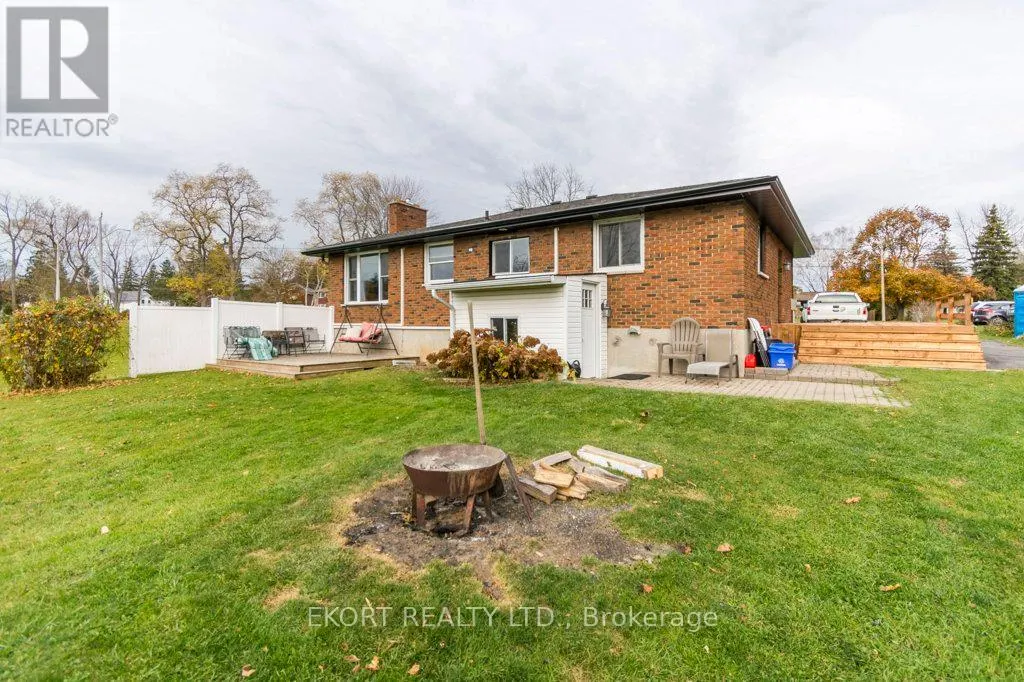 239 DUNDAS STREET W