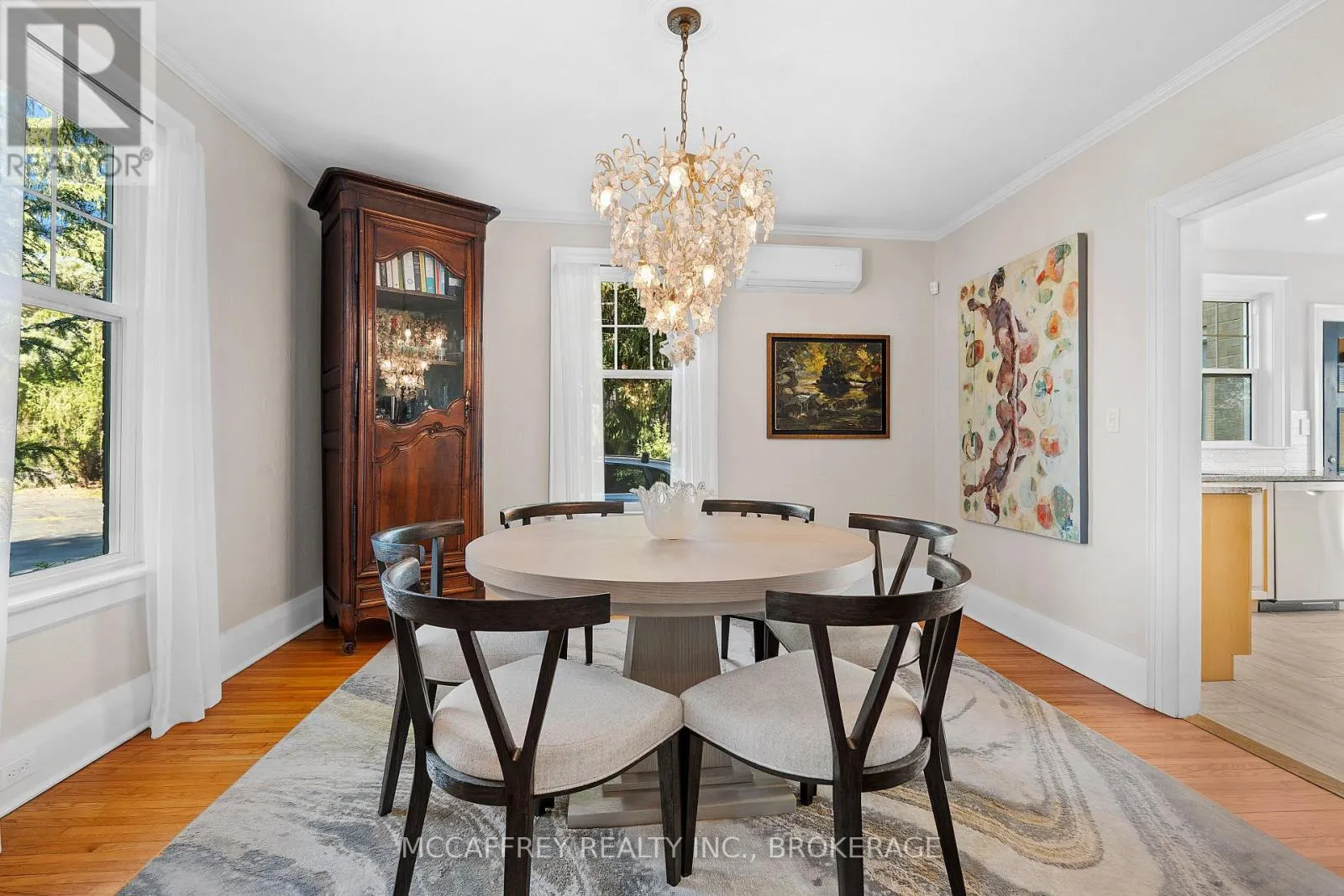 442 DUNDAS STREET W