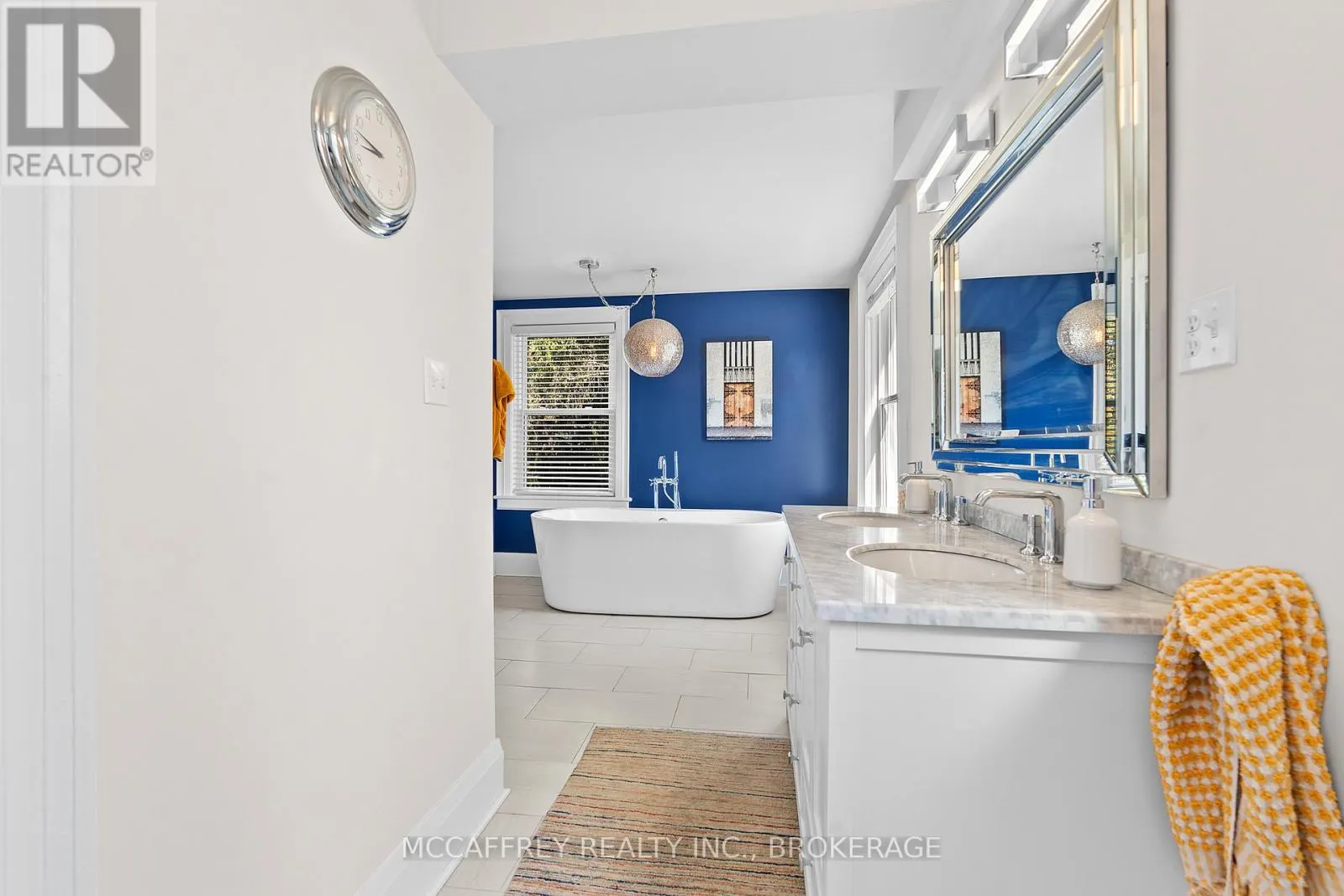442 DUNDAS STREET W