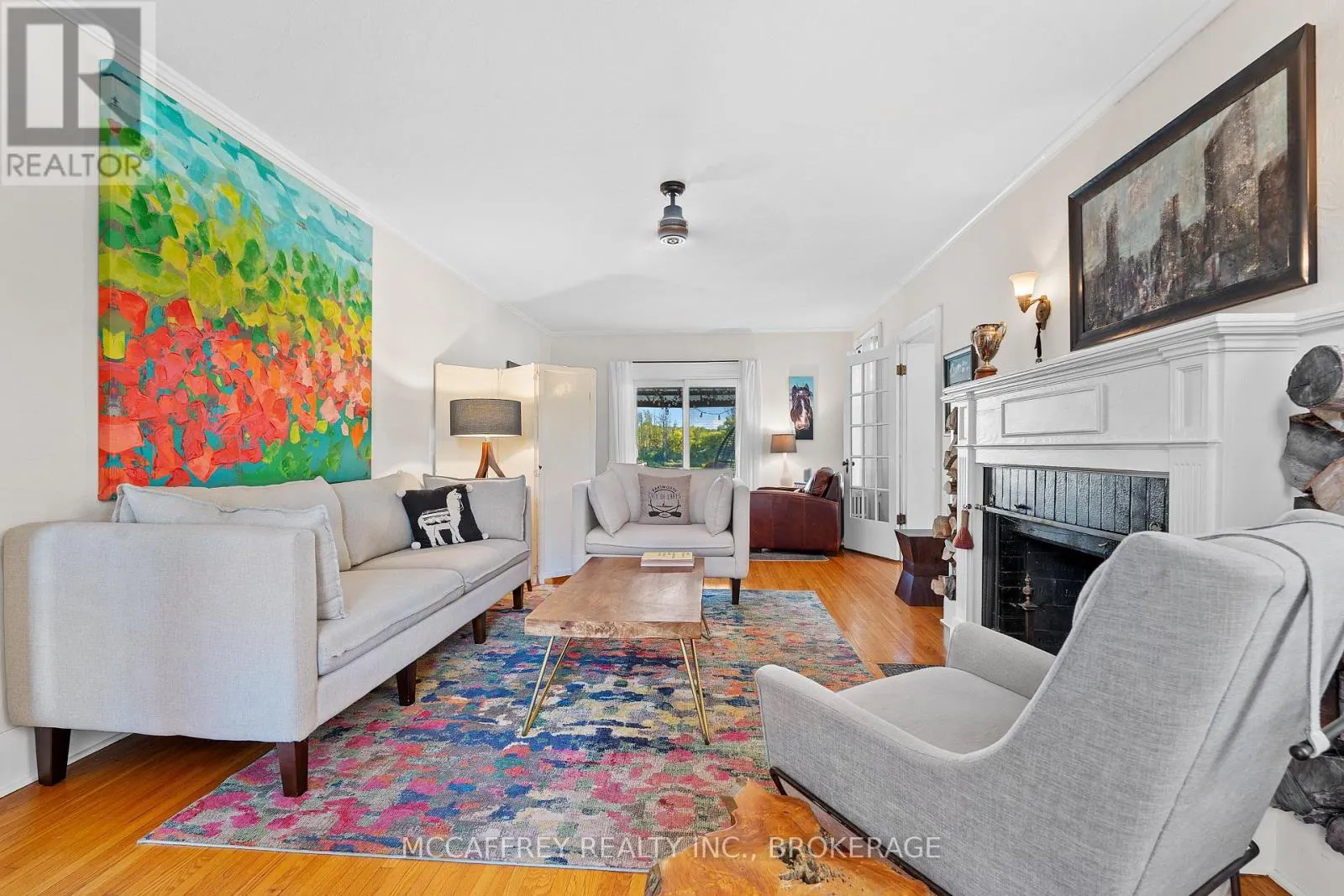 442 DUNDAS STREET W