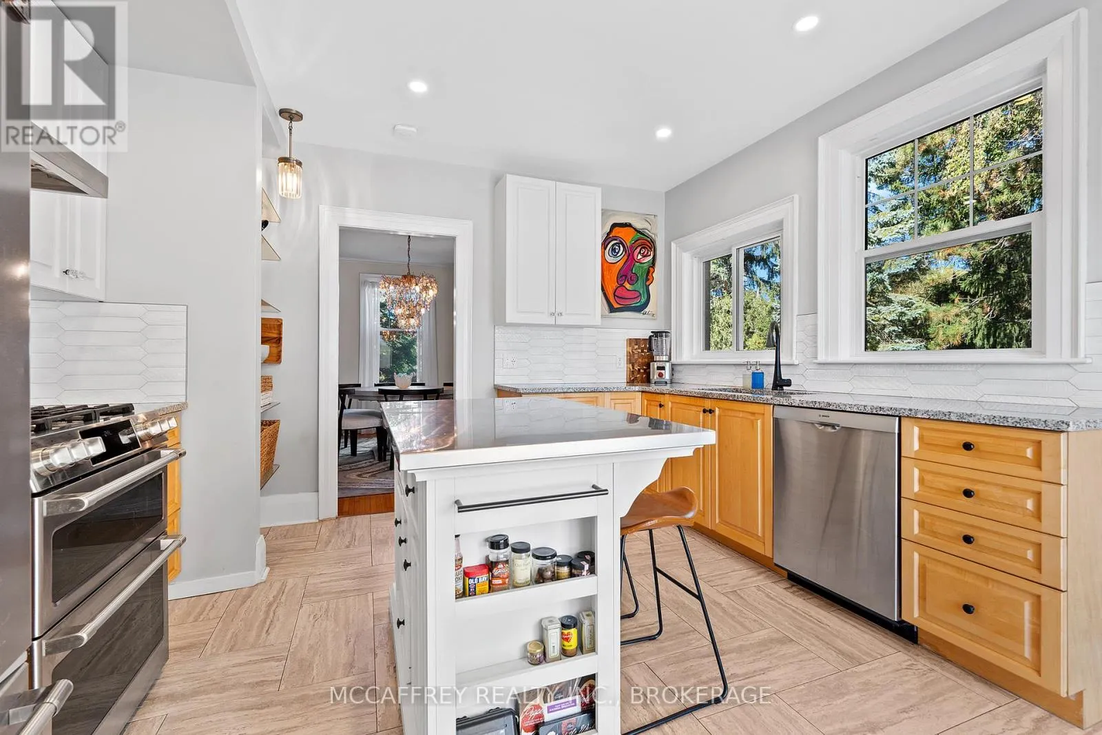 442 DUNDAS STREET W