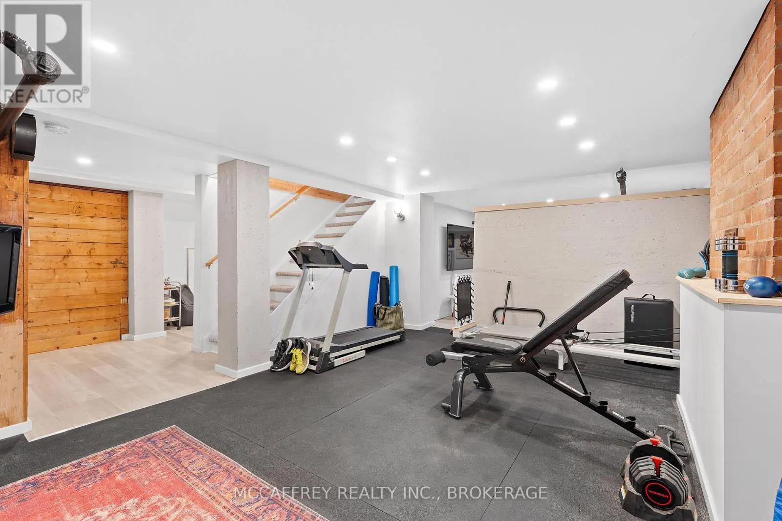442 DUNDAS STREET W