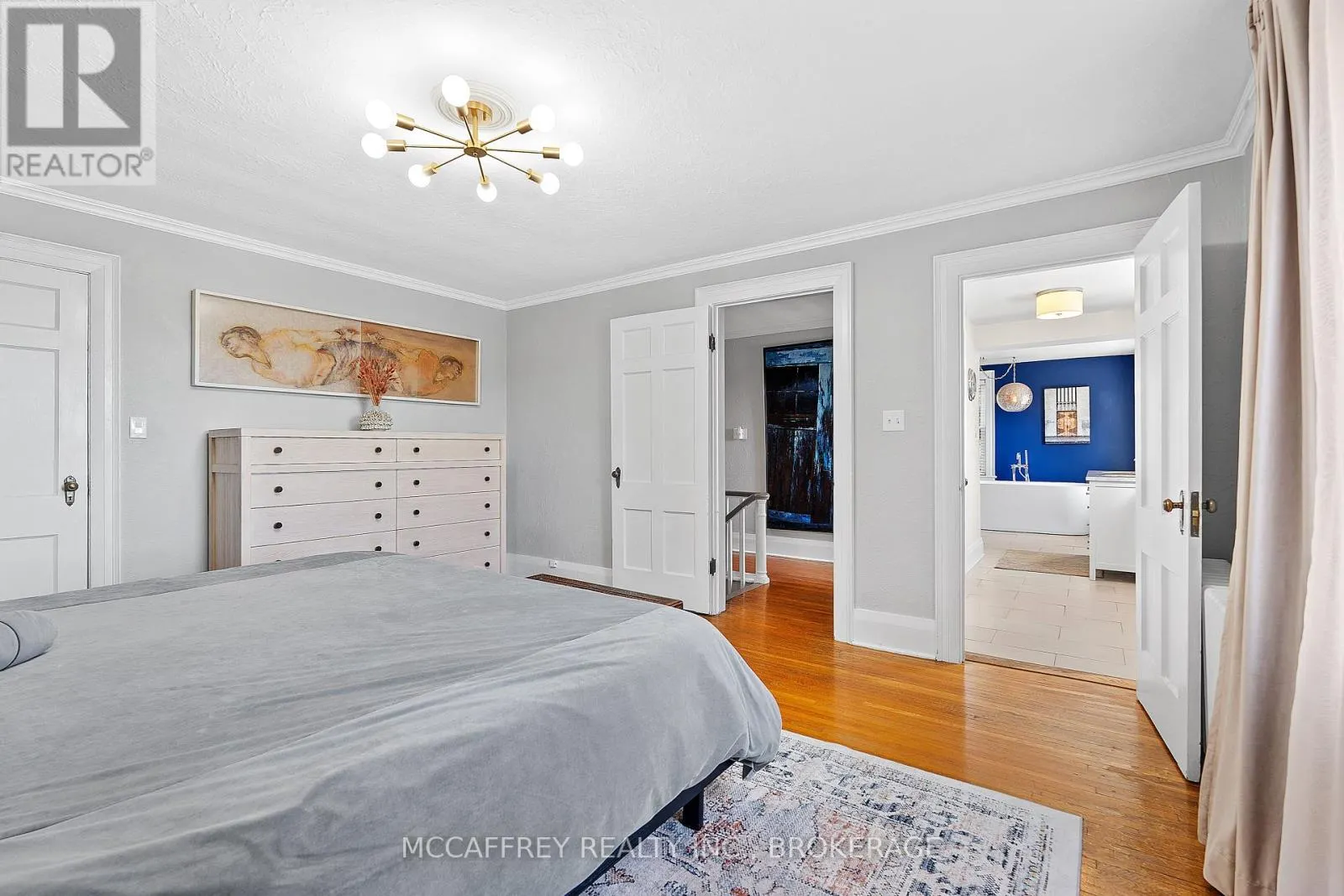 442 DUNDAS STREET W