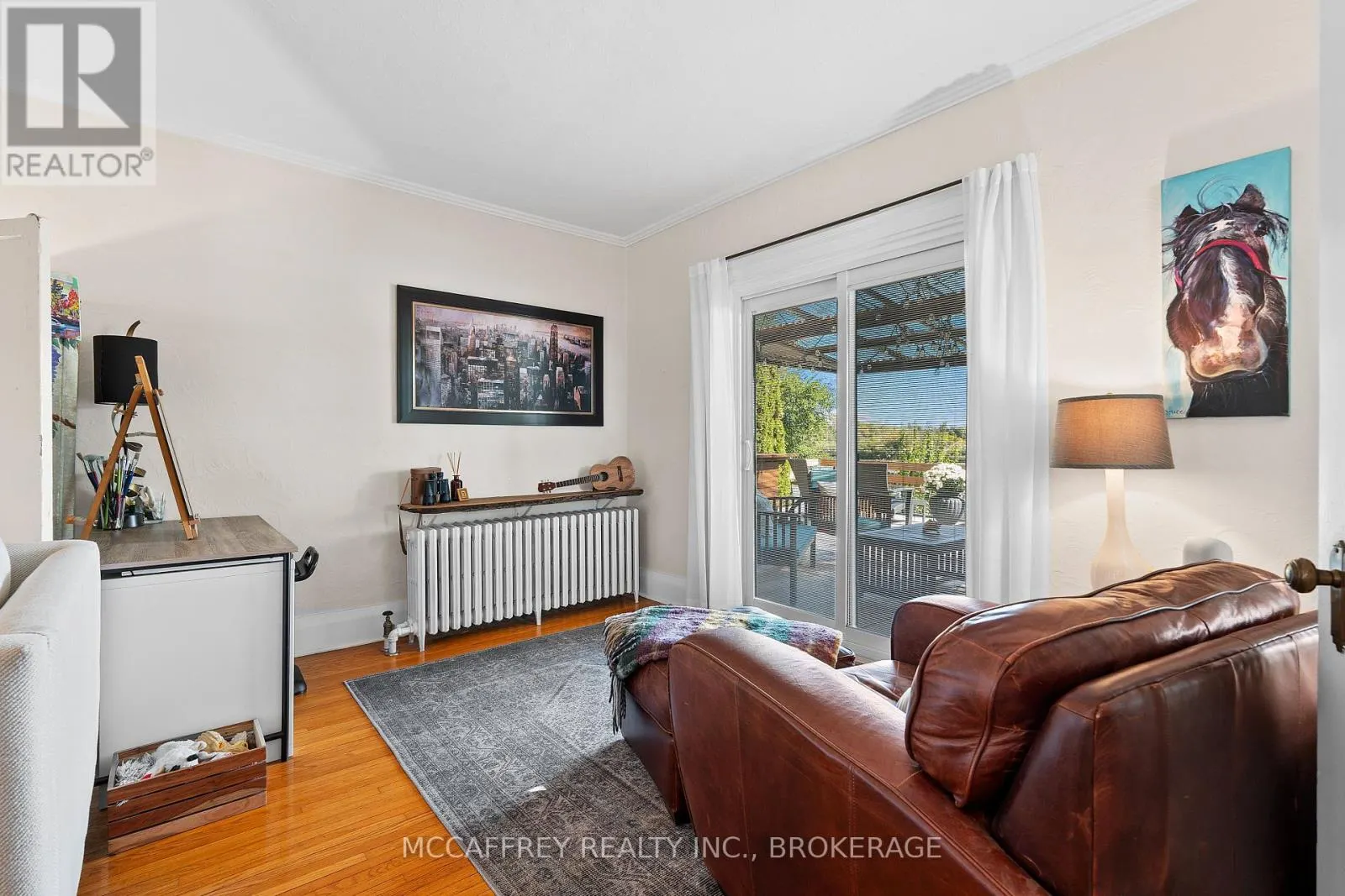 442 DUNDAS STREET W