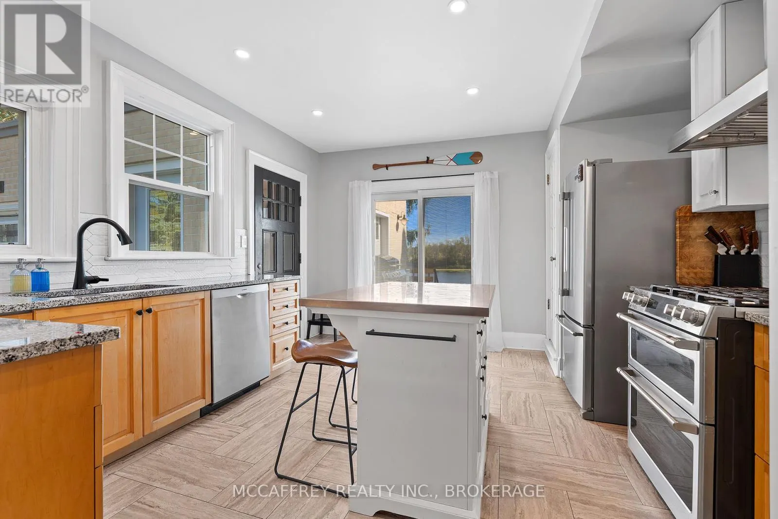 442 DUNDAS STREET W