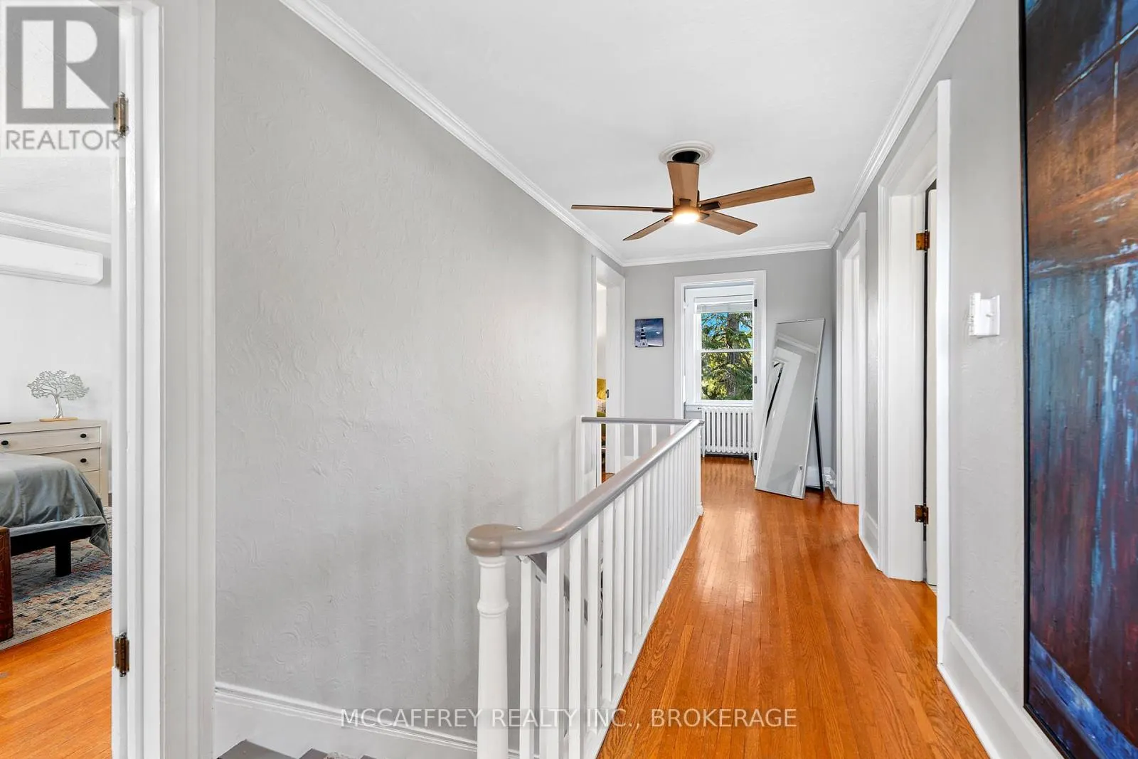 442 DUNDAS STREET W