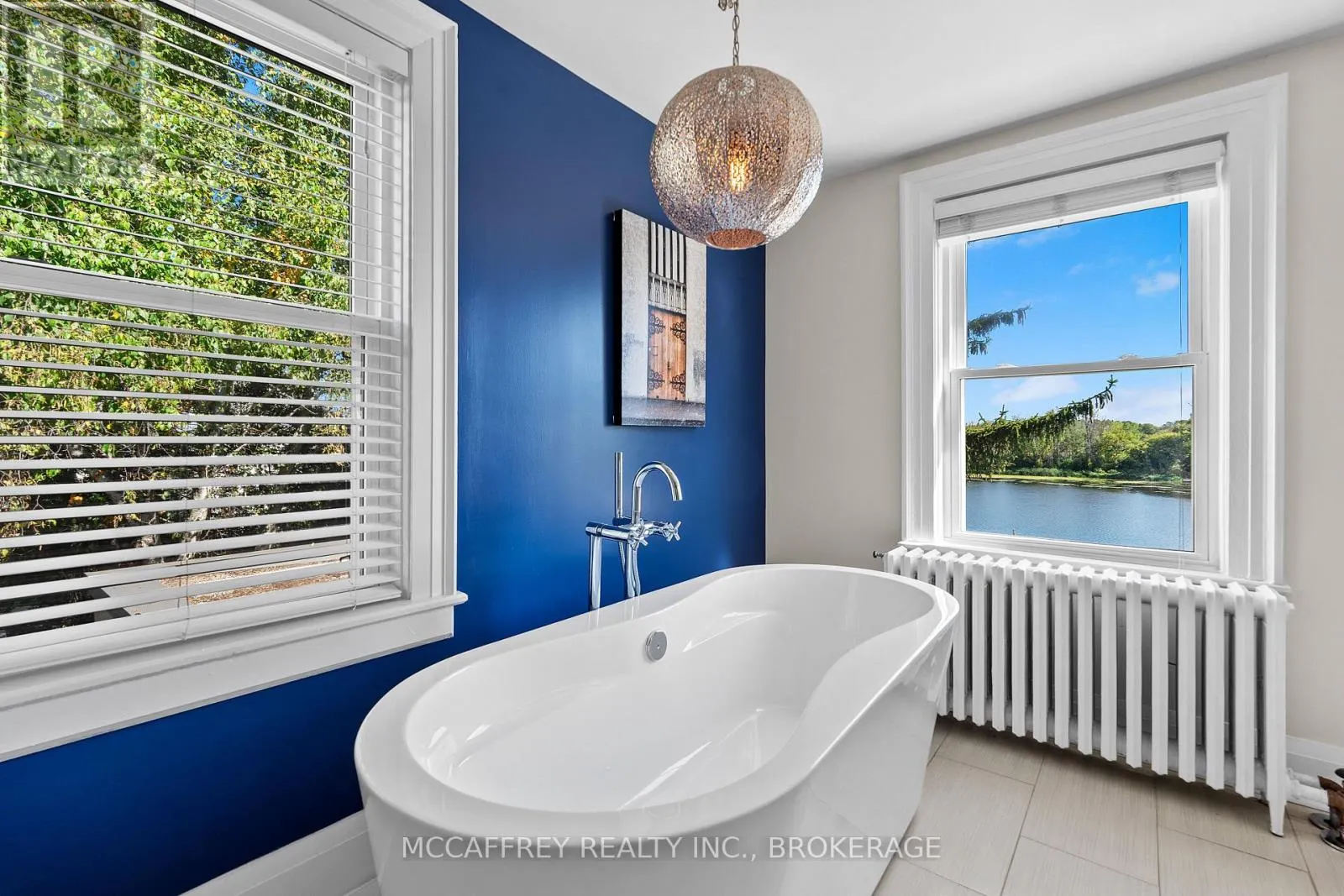 442 DUNDAS STREET W