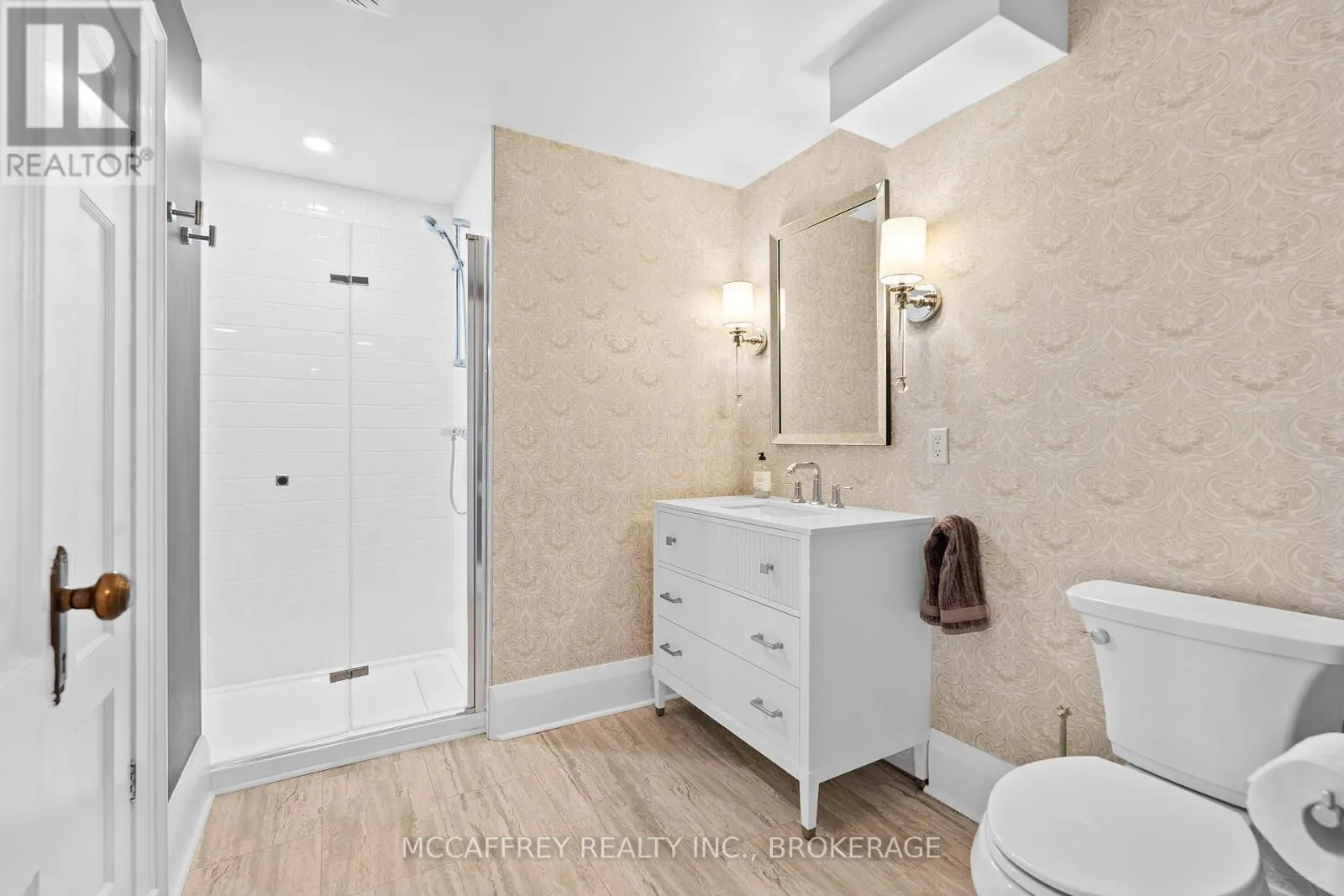 442 DUNDAS STREET W