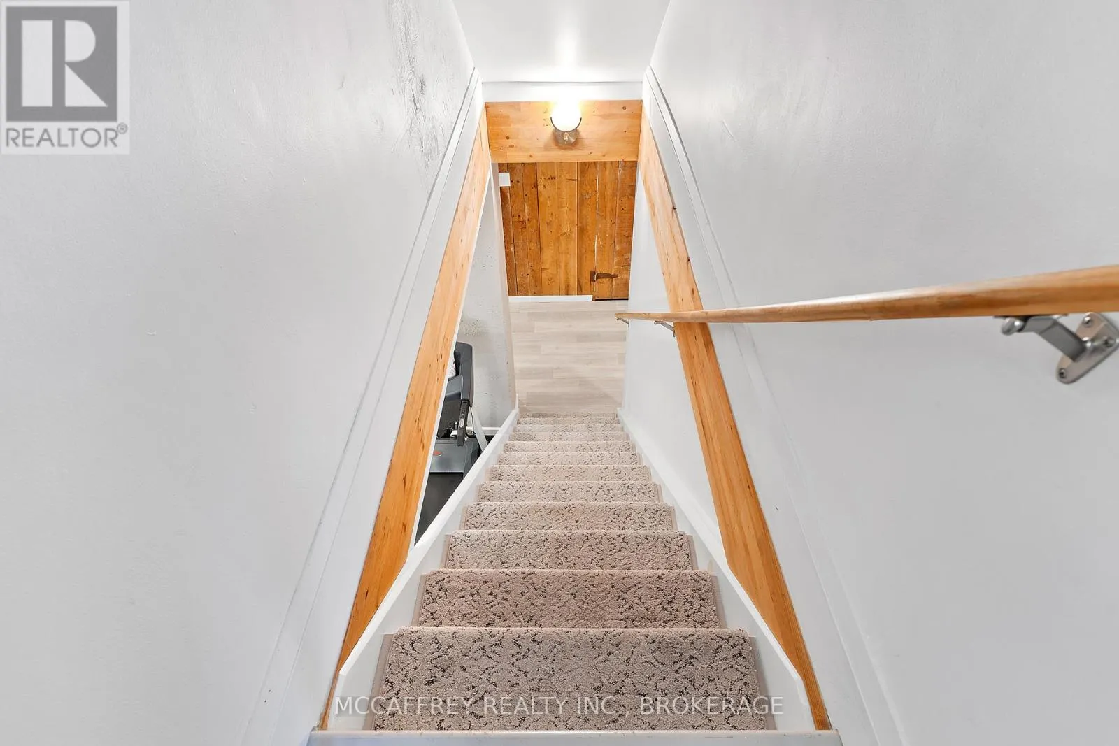 442 DUNDAS STREET W