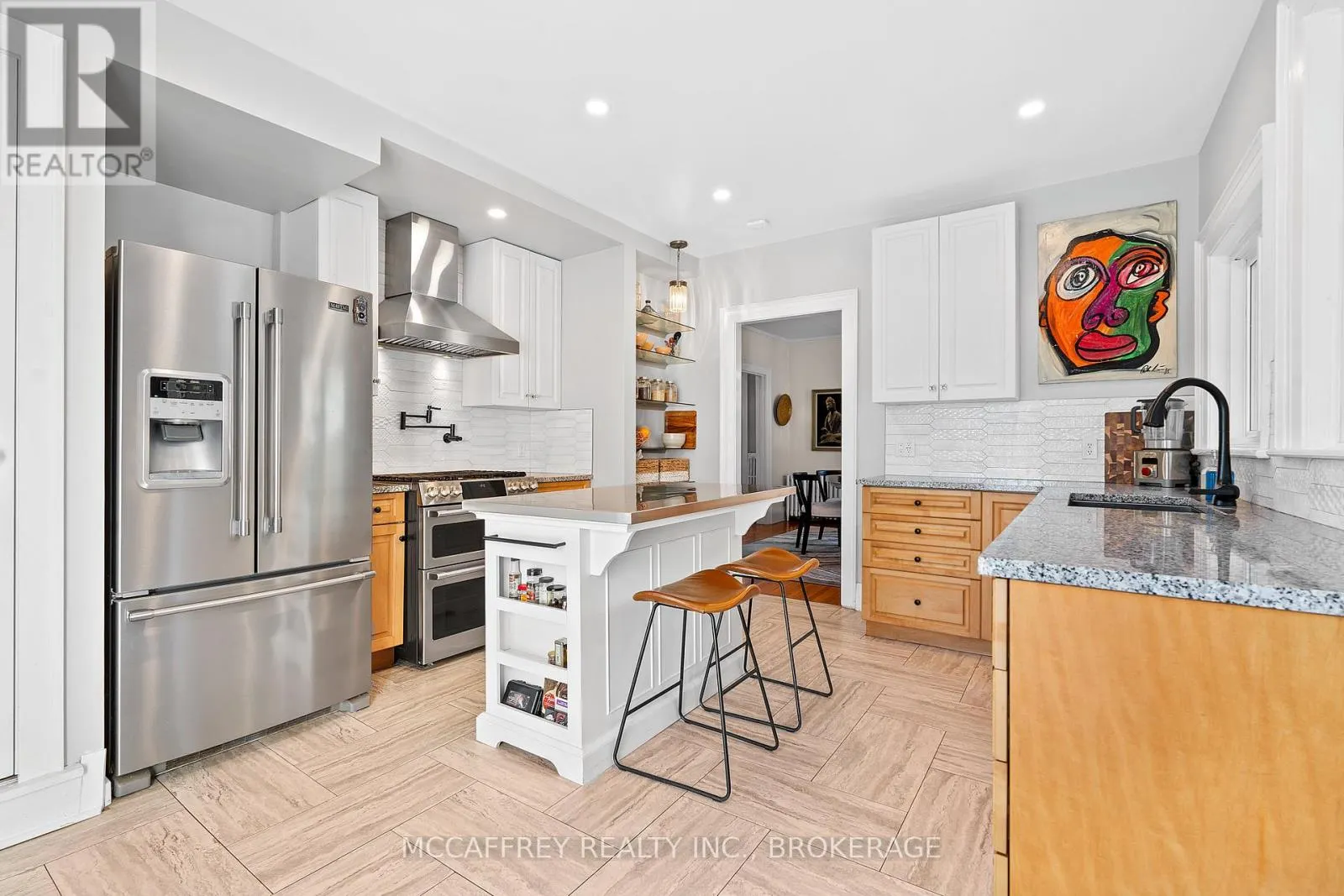442 DUNDAS STREET W