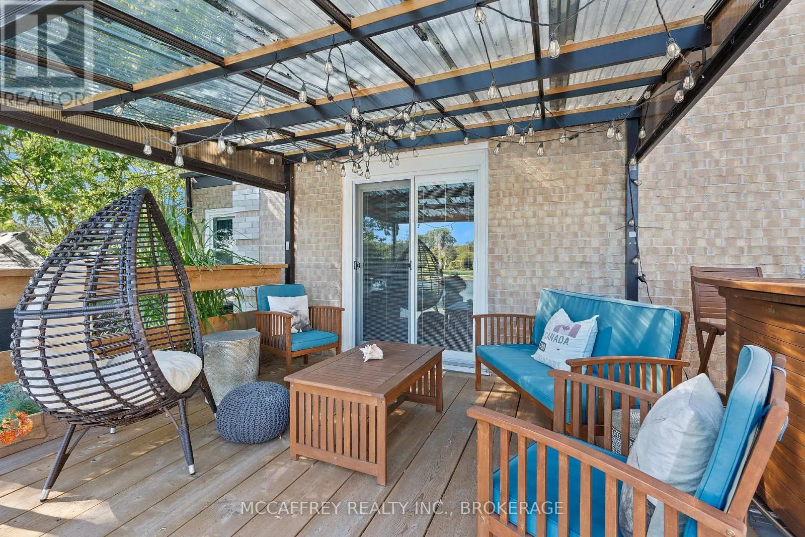 442 DUNDAS STREET W