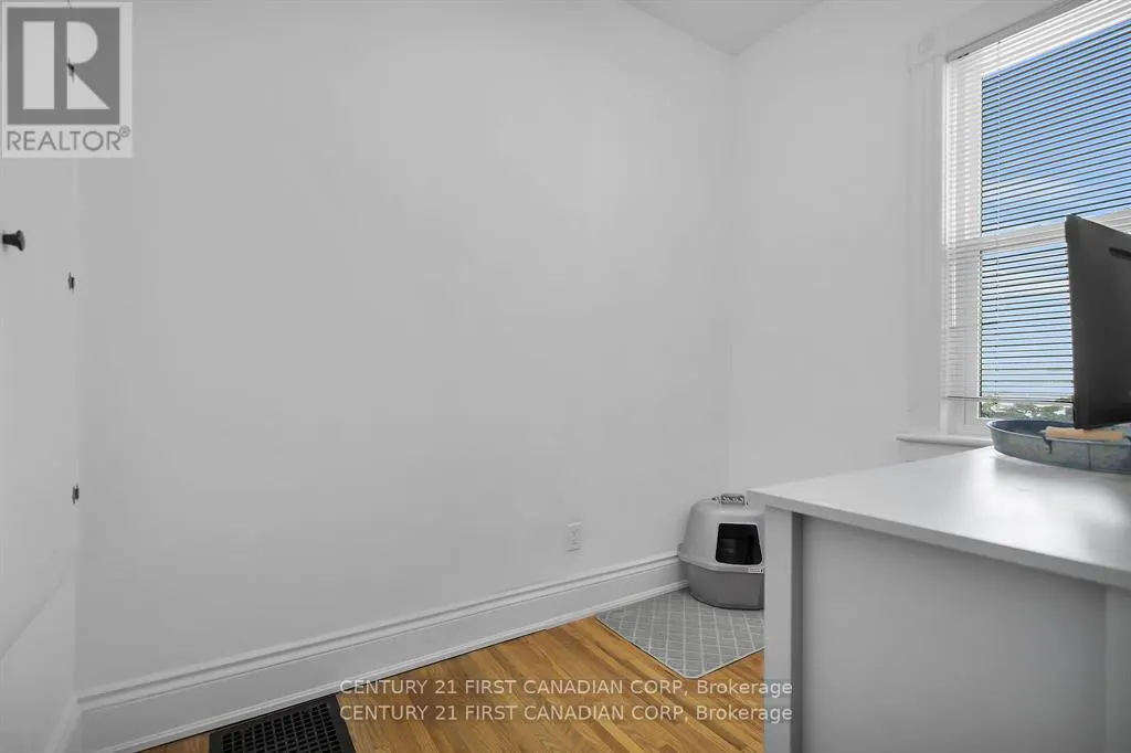 453 QUEBEC STREET