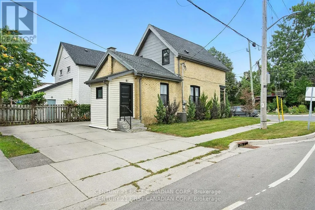 453 QUEBEC STREET