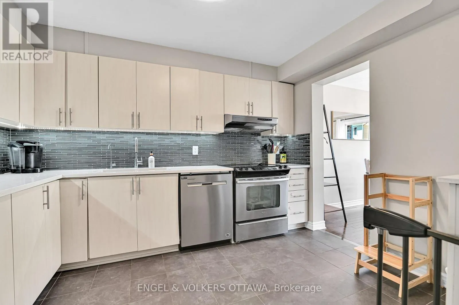 123 WATERFERN WAY