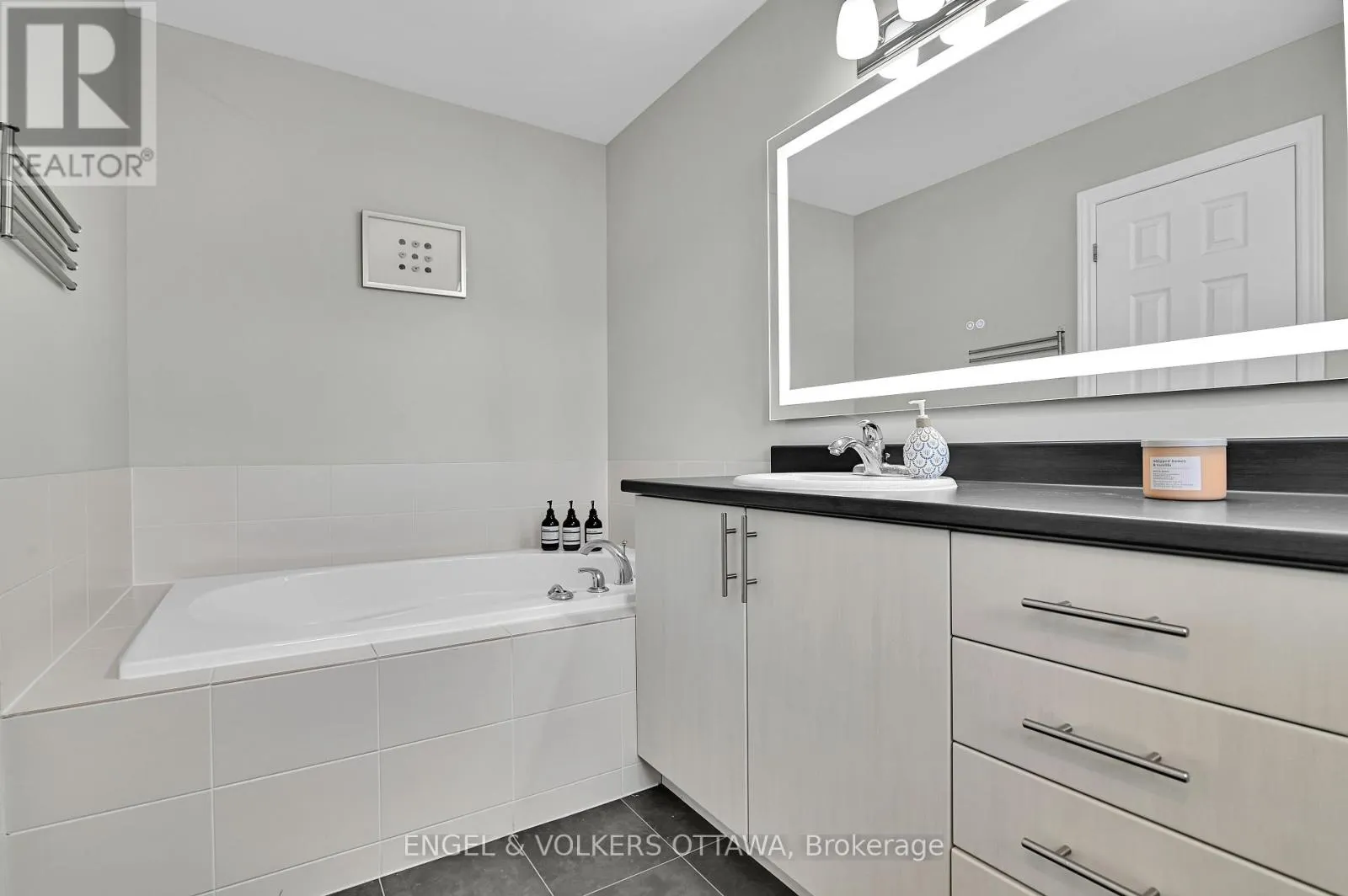 123 WATERFERN WAY