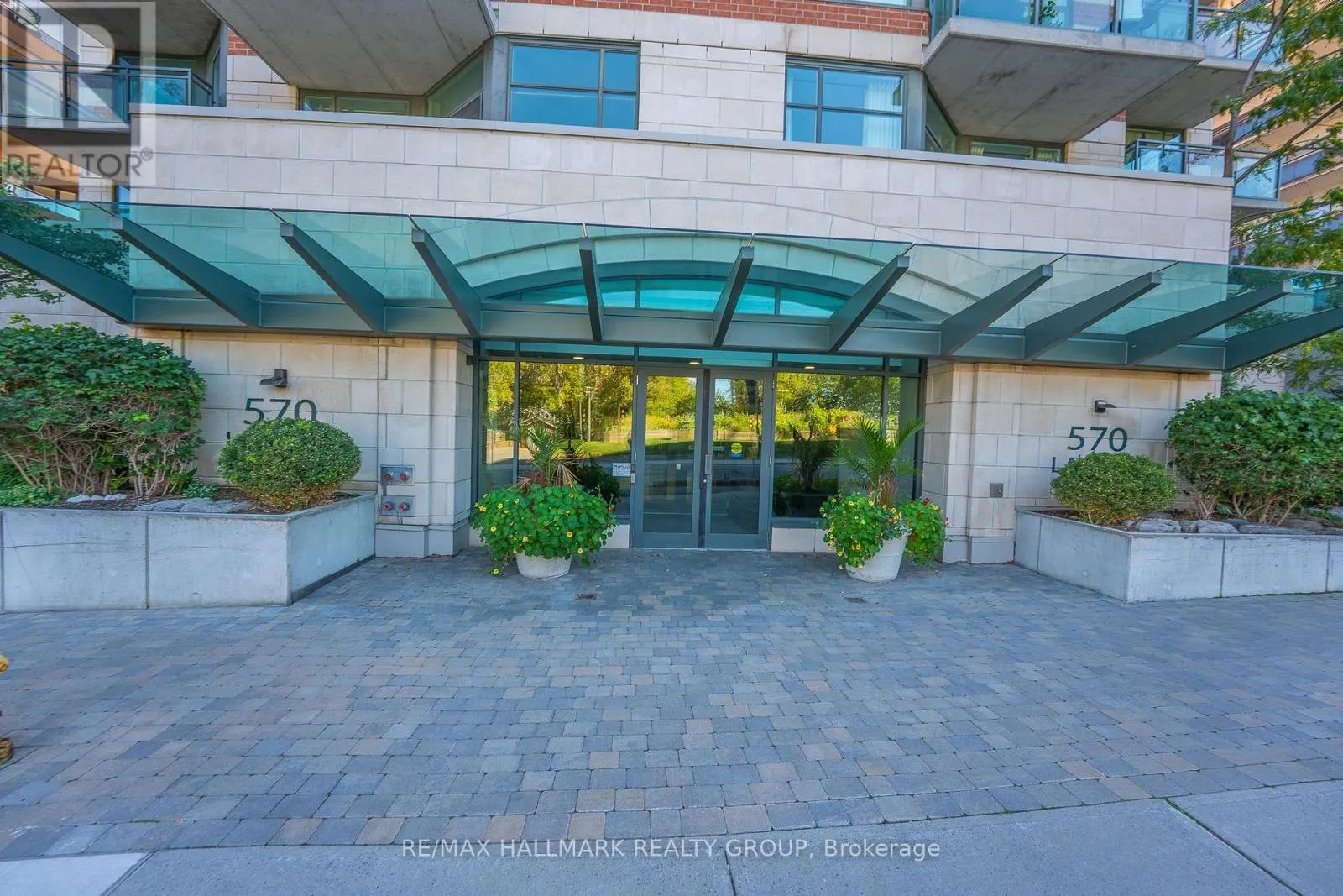 2202 - 570 LAURIER AVENUE W