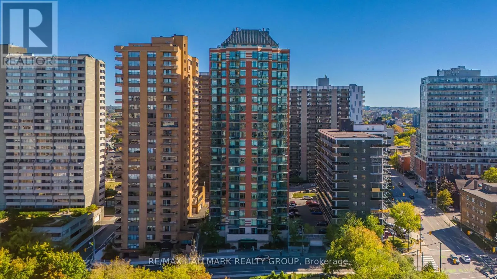 2202 - 570 LAURIER AVENUE W
