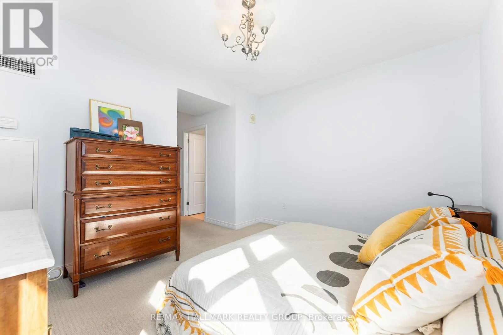 2202 - 570 LAURIER AVENUE W