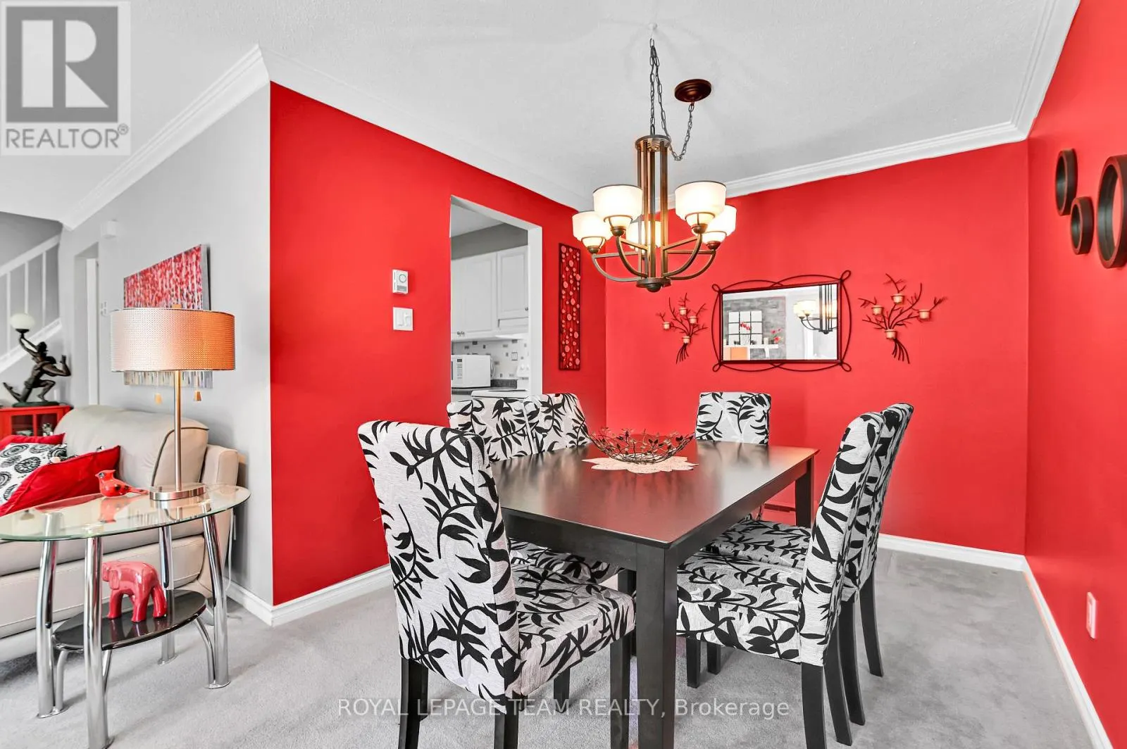 102 - 1785 CABARET LANE