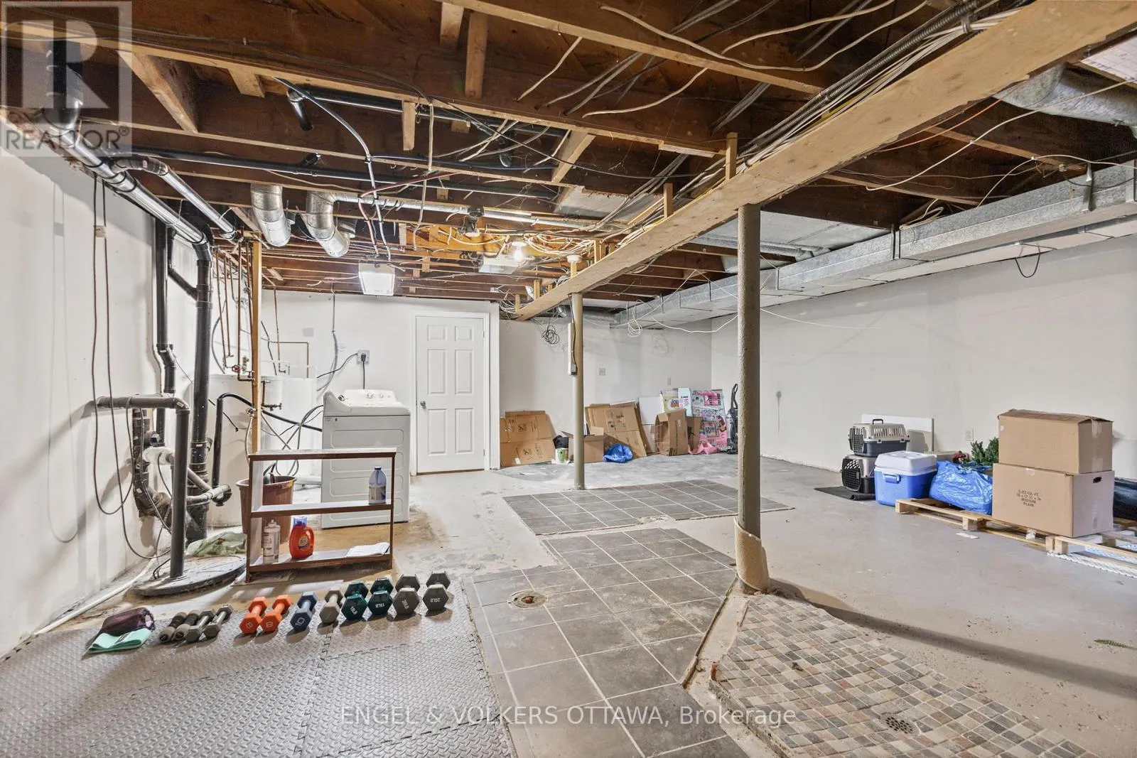 460 HOLLAND AVENUE