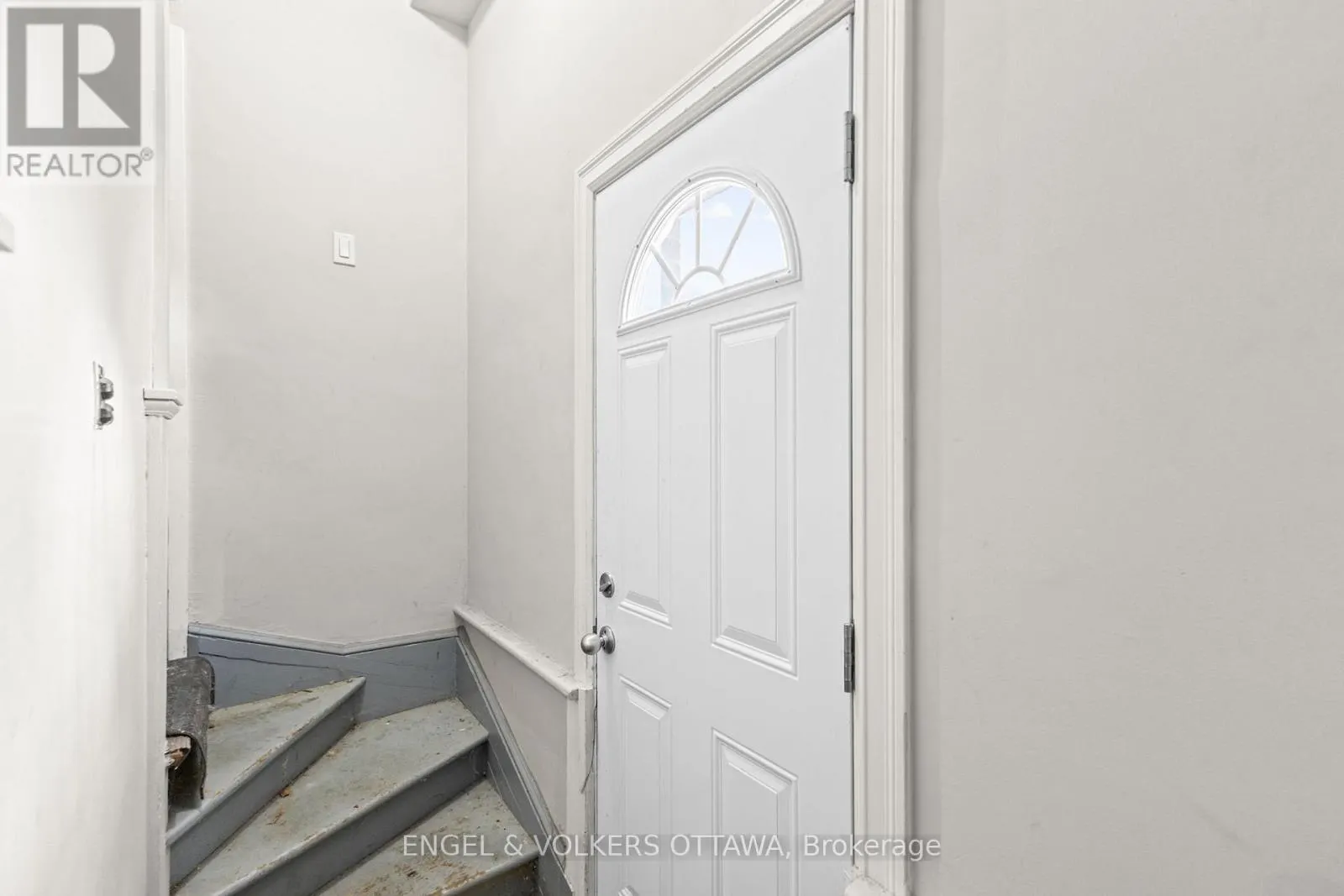 460 HOLLAND AVENUE